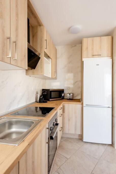 Appartement Amplio Con Vistas Al Mar Y Piscina En Benalmádena