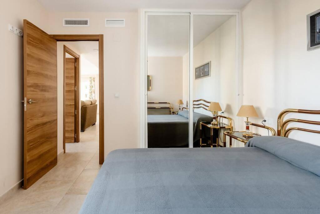 Apartment Amplio Con Vistas Al Mar Y Piscina En *