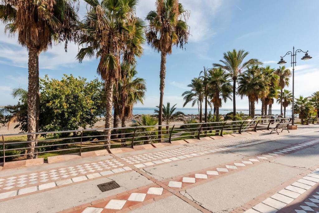 Amplio Con Vistas Al Mar Y Piscina En *