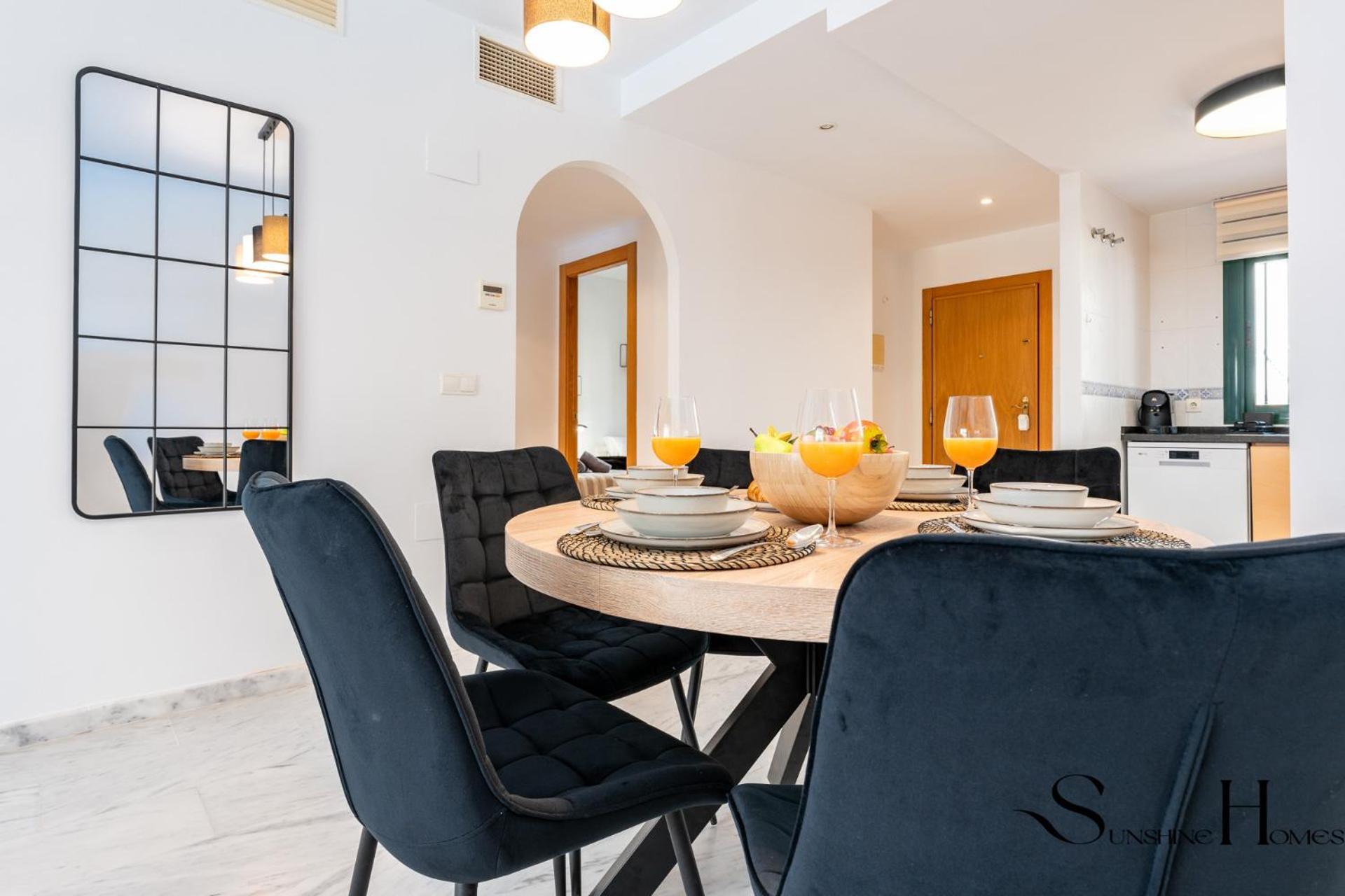 Elegant 2 Bed 2 Bath Apartment, Pool, Views, Parking * Benalmádena