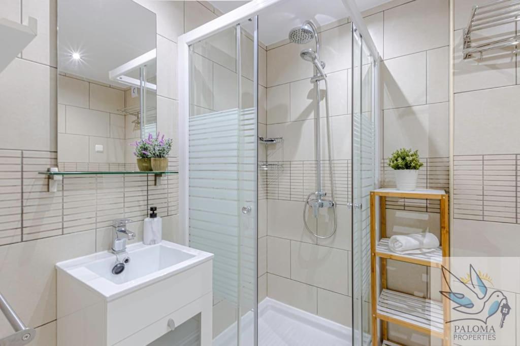 Wonderful 2 Bdr With Great Location