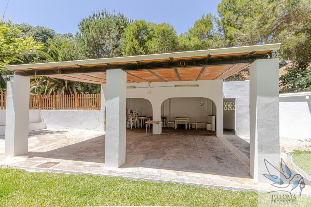 Wonderful 2 Bdr With Great Location Apartment *