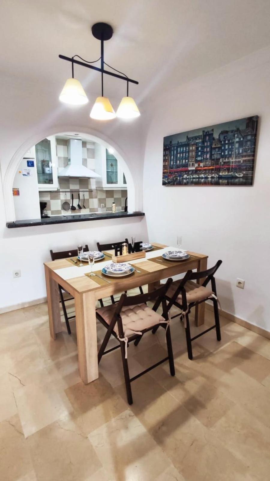 Apartment 2bdr Sunny With Pool And Private Parking In *