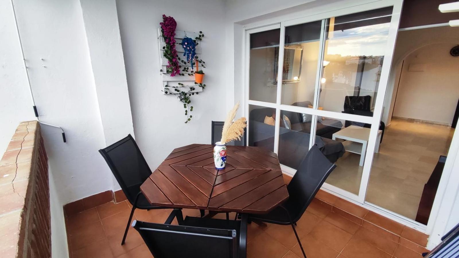 2bdr Sunny With Pool And Private Parking In Apartment *