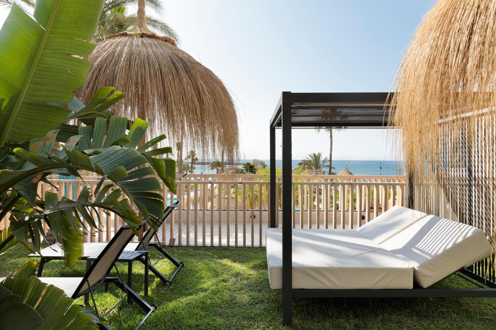 Triton Hotel 4*