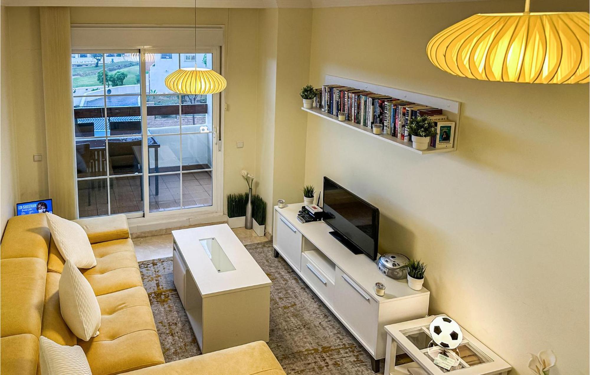 2 Bedroom Cozy In Costa Apartment Benalmadena