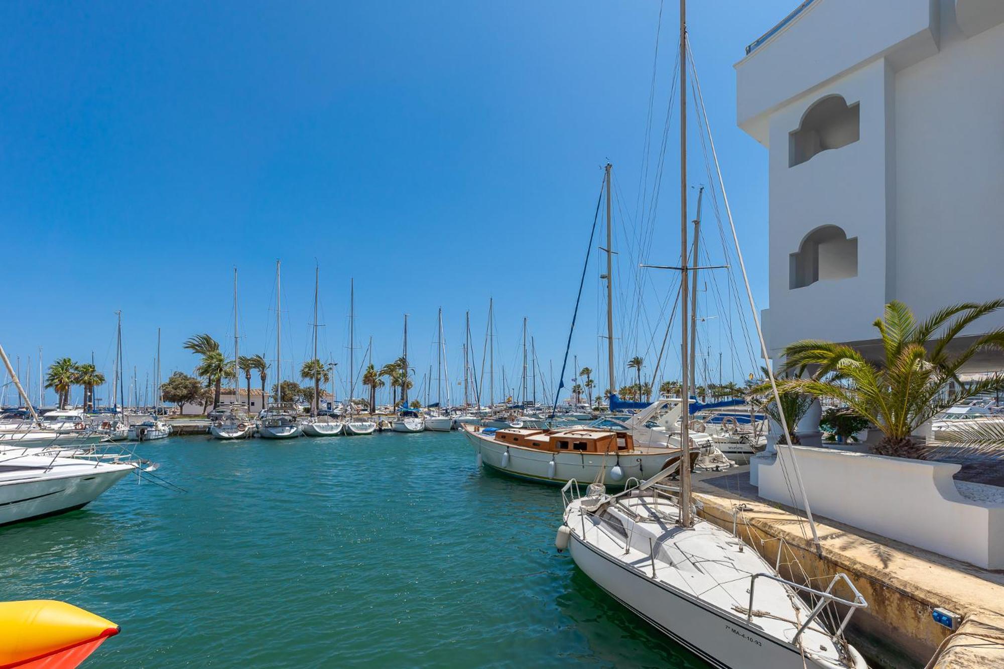 Atico Dentro De La Isla Puerto Marina -