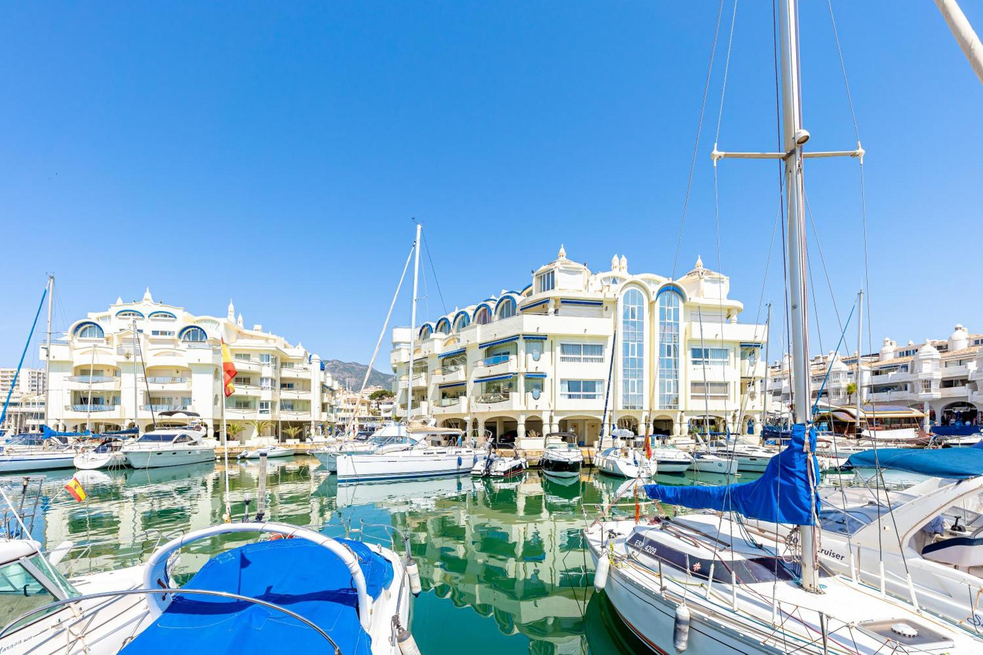 Atico Dentro De La Isla Puerto Marina - *