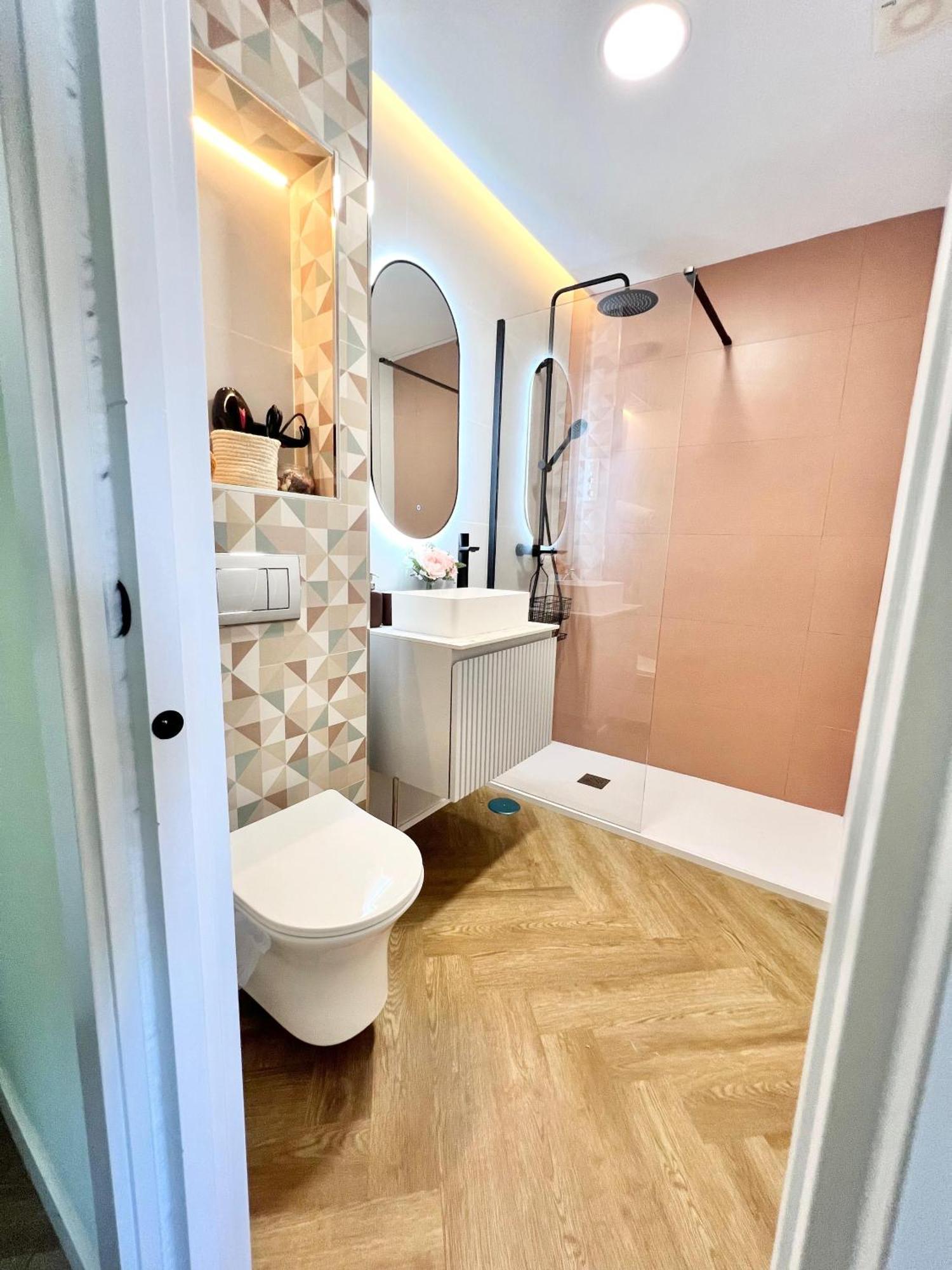 Bridgerton Style On The Beach Apartment