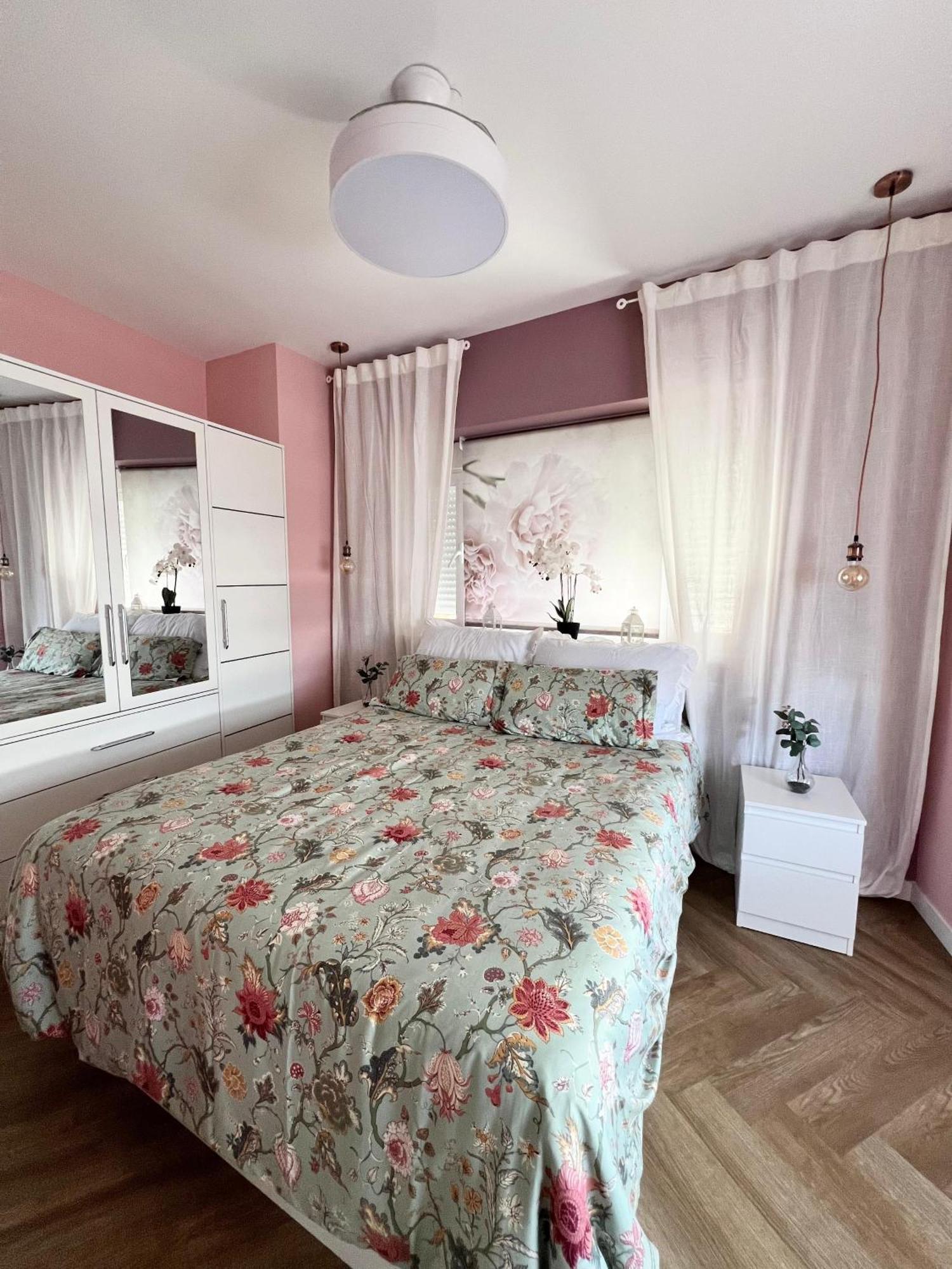 Bridgerton Style On The Beach Apartment *