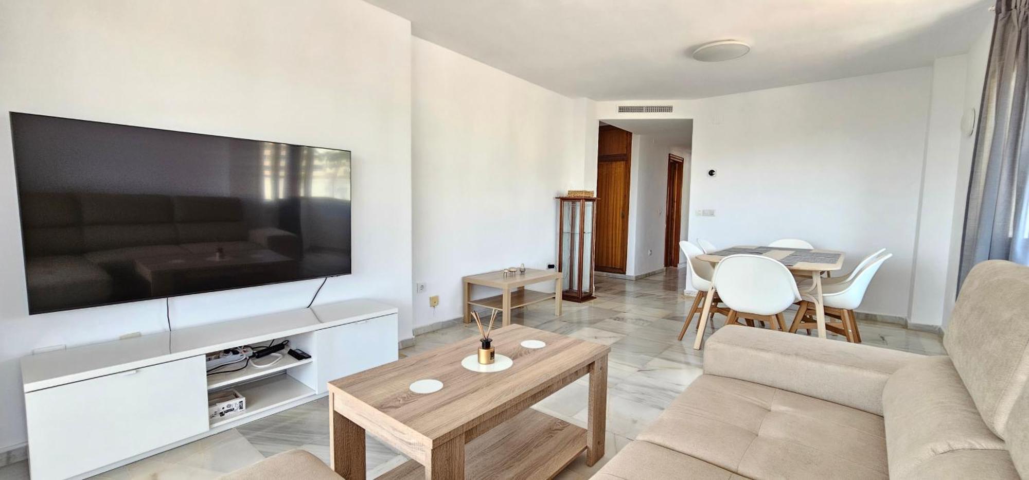 Santa Ana, Pool, 2 Free Parking, Wifi Apartment