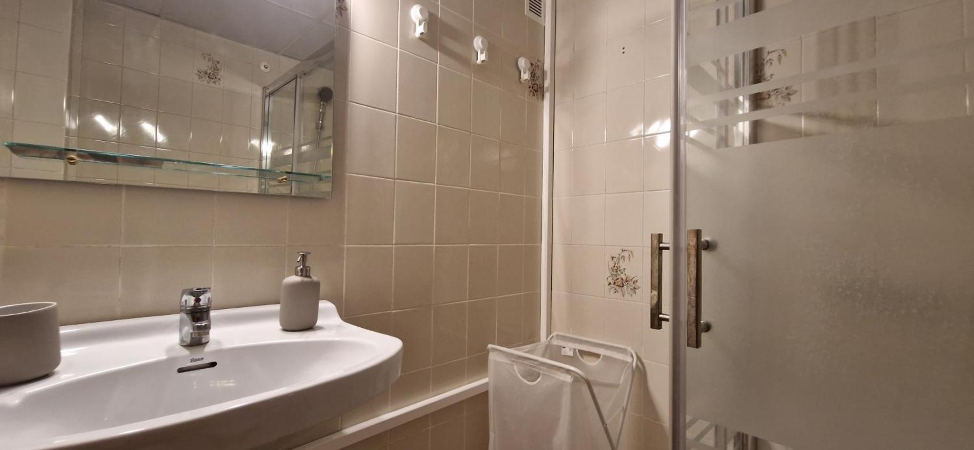 Apartment Santa Ana, Pool, 2 Free Parking, Wifi