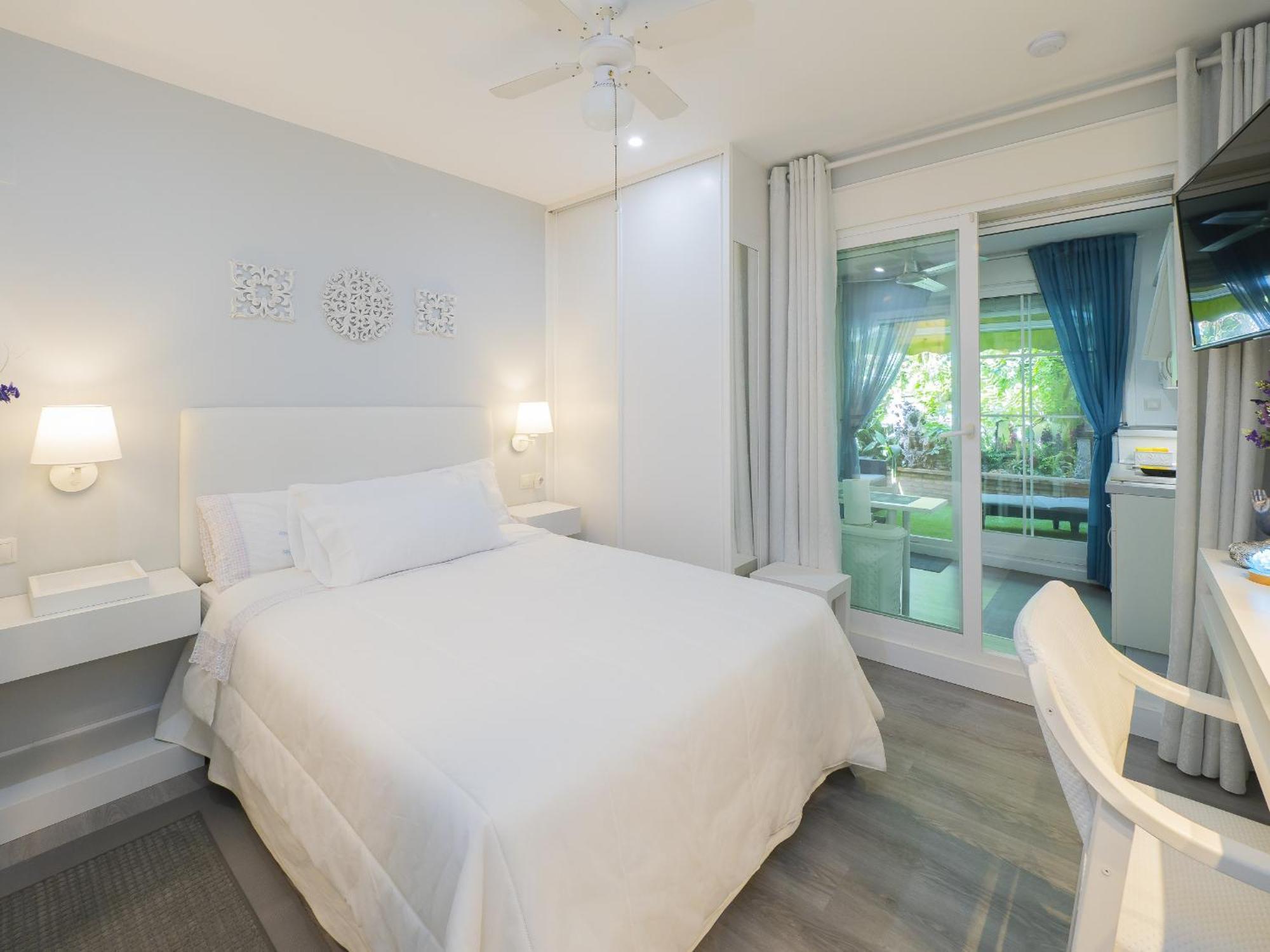 Cubo's Poseidon 3 & Pool Guest house *