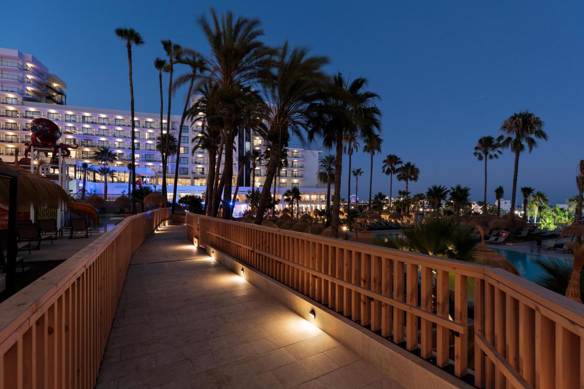 Hotel Triton