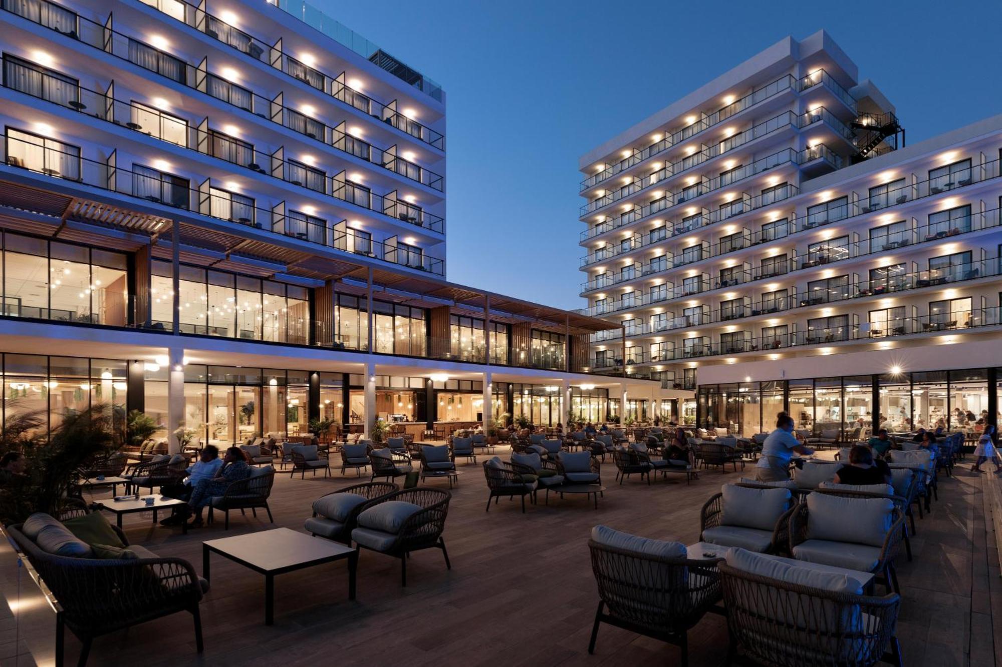 Triton Hotel 4*