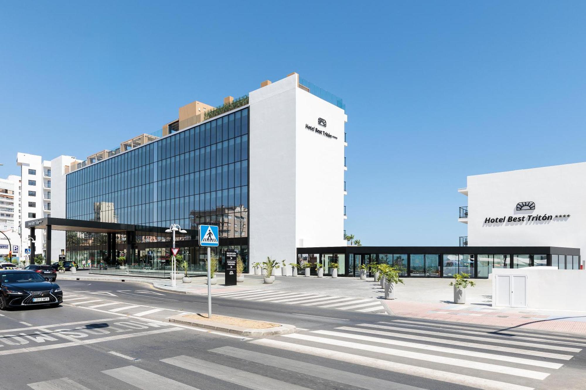 Triton Hotel 4*