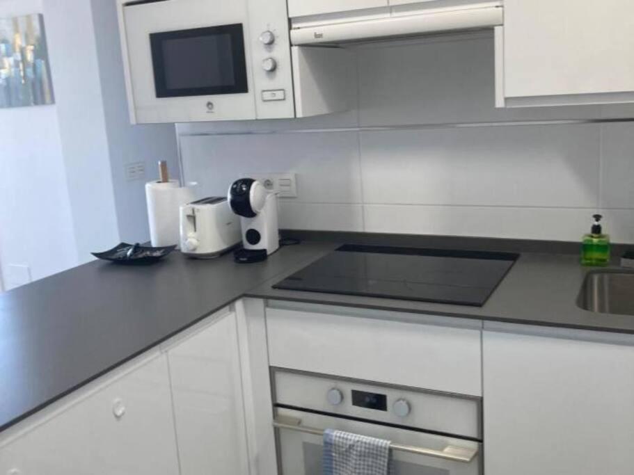 Modern 2 Bed With Sea Views, Bonanza Apartment