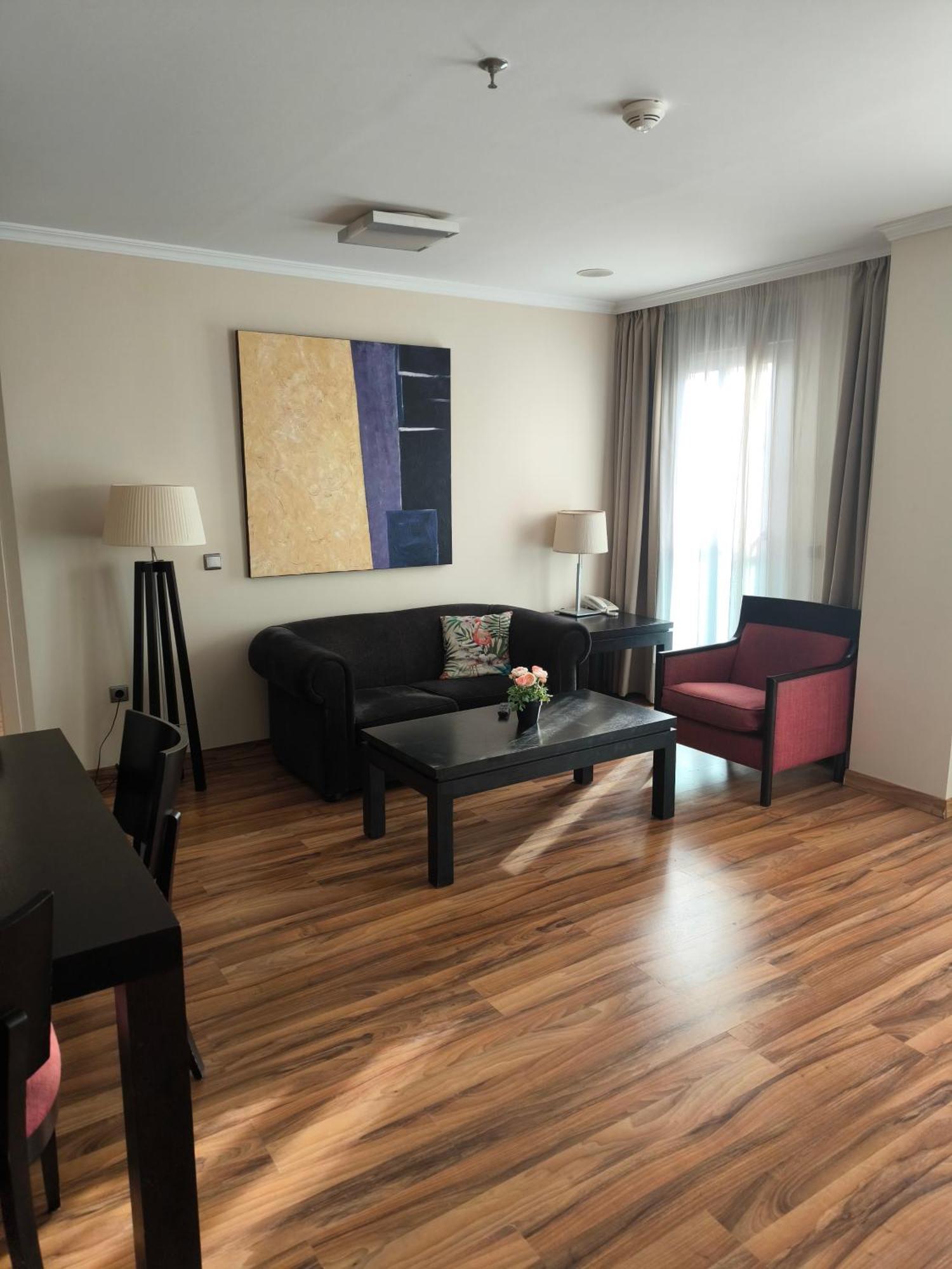 Family Spacious Apartment, Terrace, Kitchen, View, Free Parking And Wifi Apartment