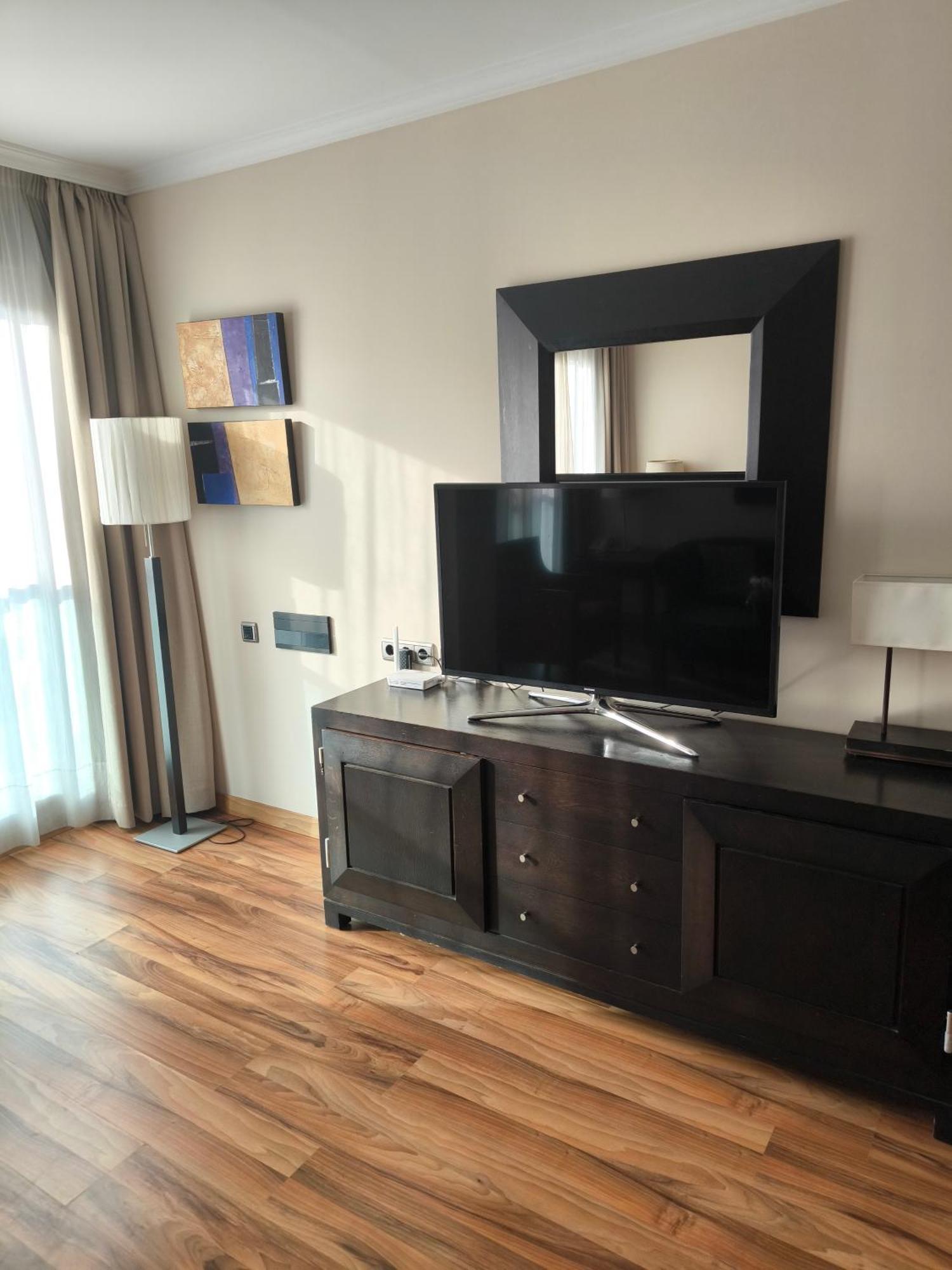 Family Spacious Apartment, Terrace, Kitchen, View, Free Parking And Wifi * Benalmadena
