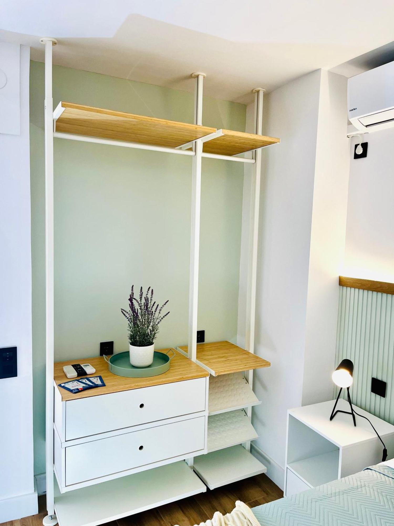 Beautiful Brand New Study 24-hour Reception