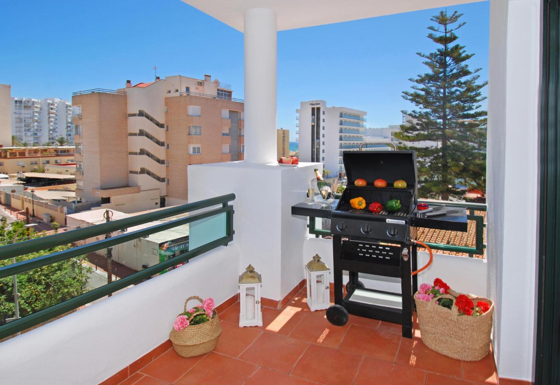 Isla De 2, 80m From The Sea, Amazing View,ac, Bbq,private Parking Appartement Benalmádena