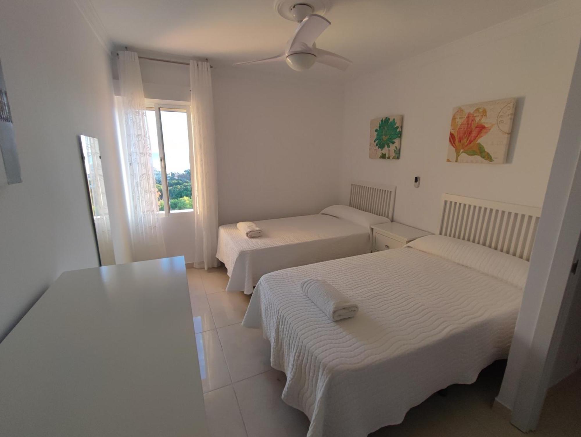 Apartment Hercules Paradise 531 Con Vistas Al Mar Mediterraneo En A Pasos Del Centro Y Su Vibrante Zona Comercial Disfruta De Experiencia Unica En La Costa Del Sol Malaga Andalucia Well-connected To The Airport Benalmadena