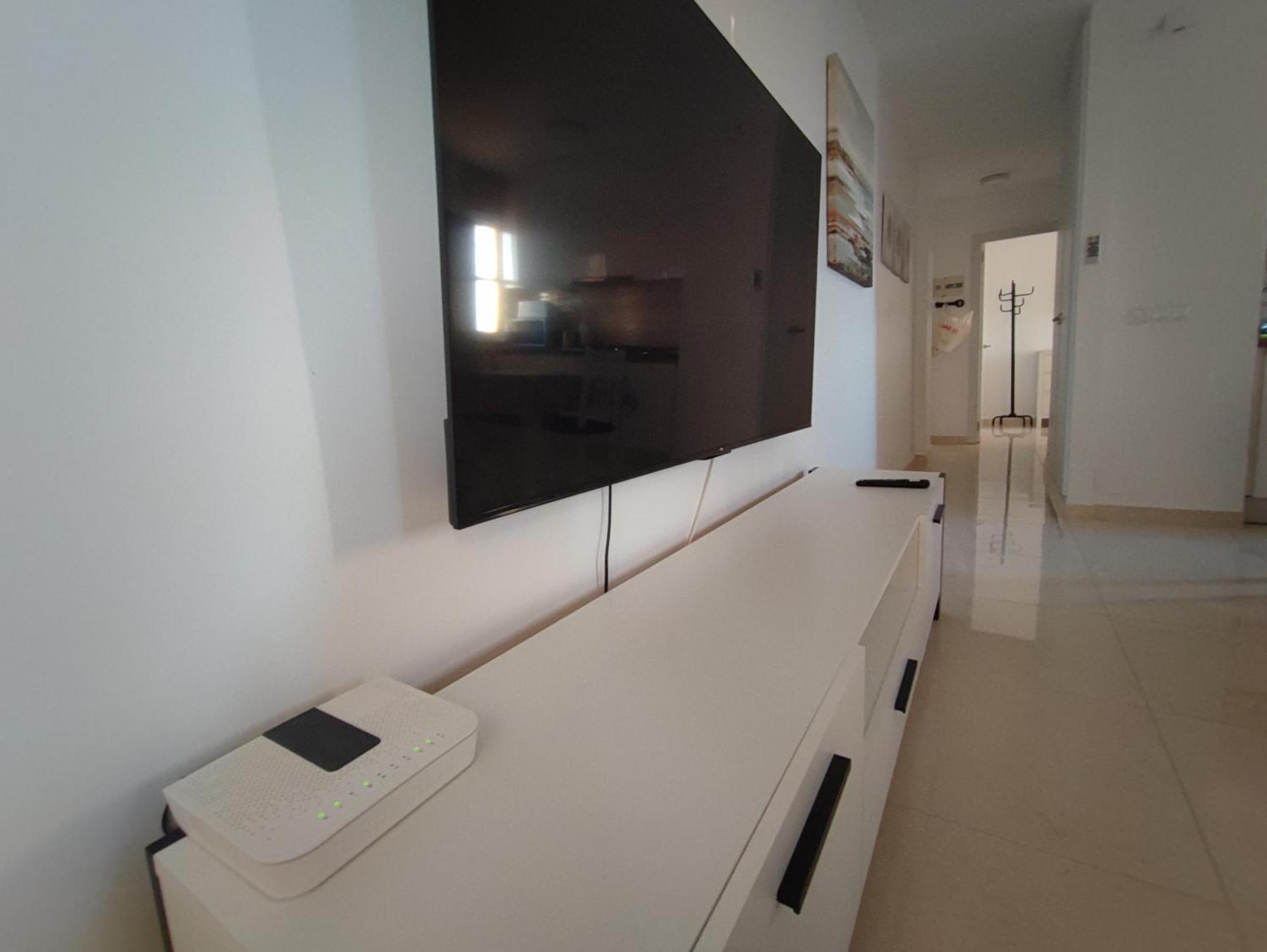 Apartment Hercules Paradise 531 Con Vistas Al Mar Mediterraneo En A Pasos Del Centro Y Su Vibrante Zona Comercial Disfruta De Experiencia Unica En La Costa Del Sol Malaga Andalucia Well-connected To The Airport Benalmadena