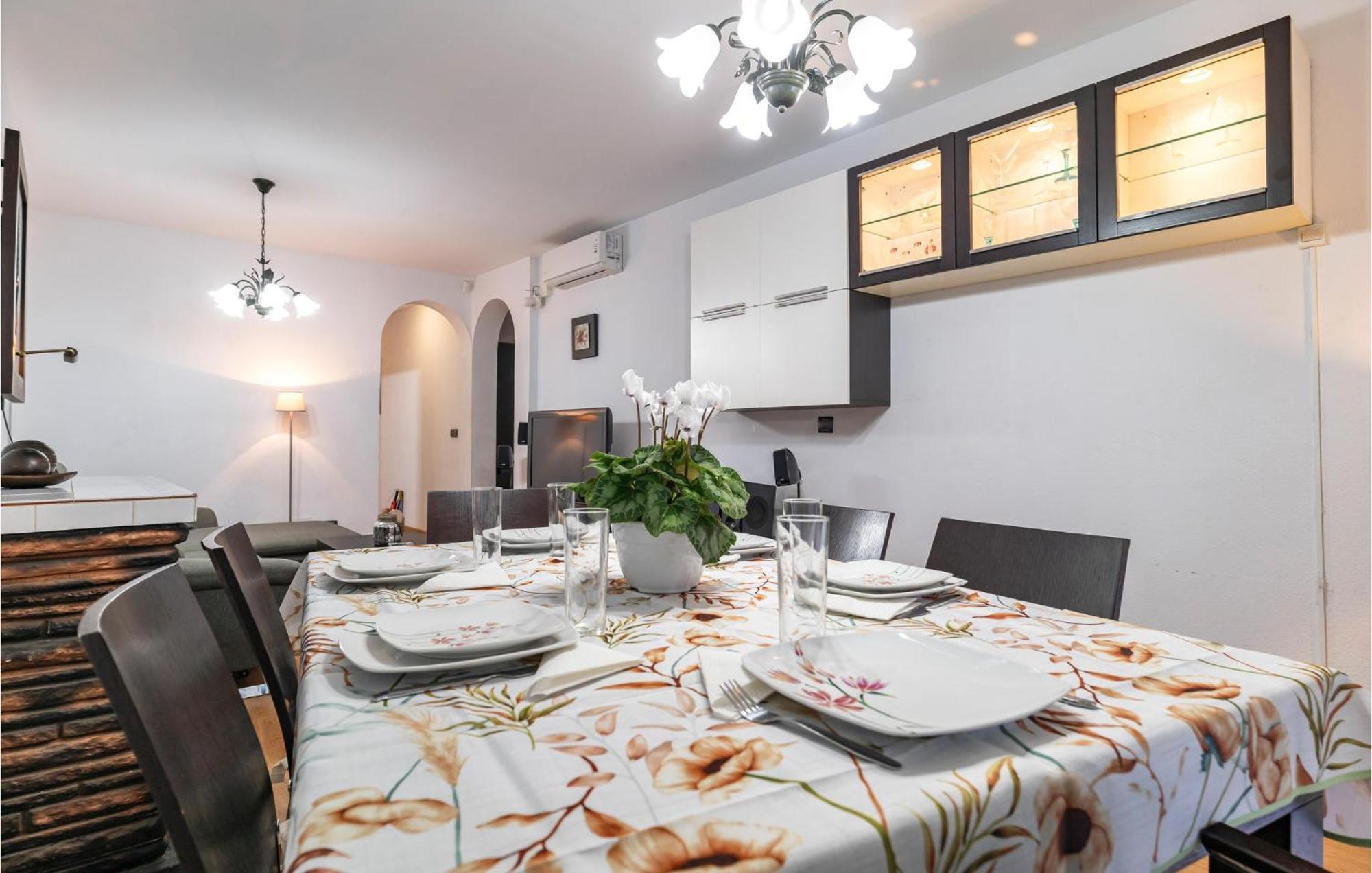 Cozy In With Kitchenette Apartment