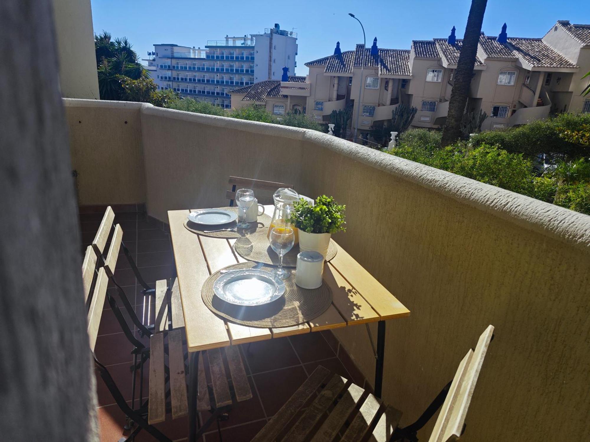 Casa Oasis Benalbeach Apartment *