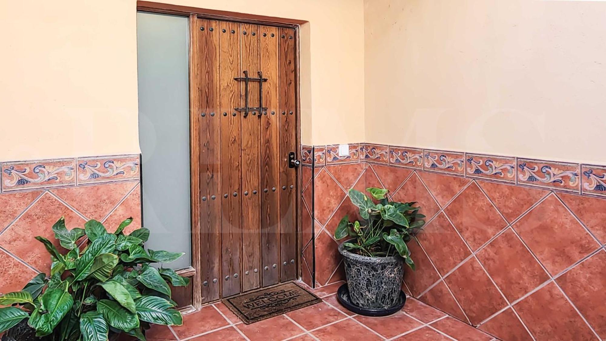 Spacious And Authentic With Pool & Garden By Rems Holiday home *