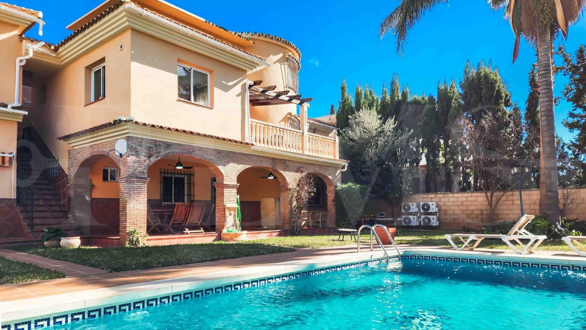 Spacious And Authentic With Pool & Garden By Rems Holiday home Benalmadena