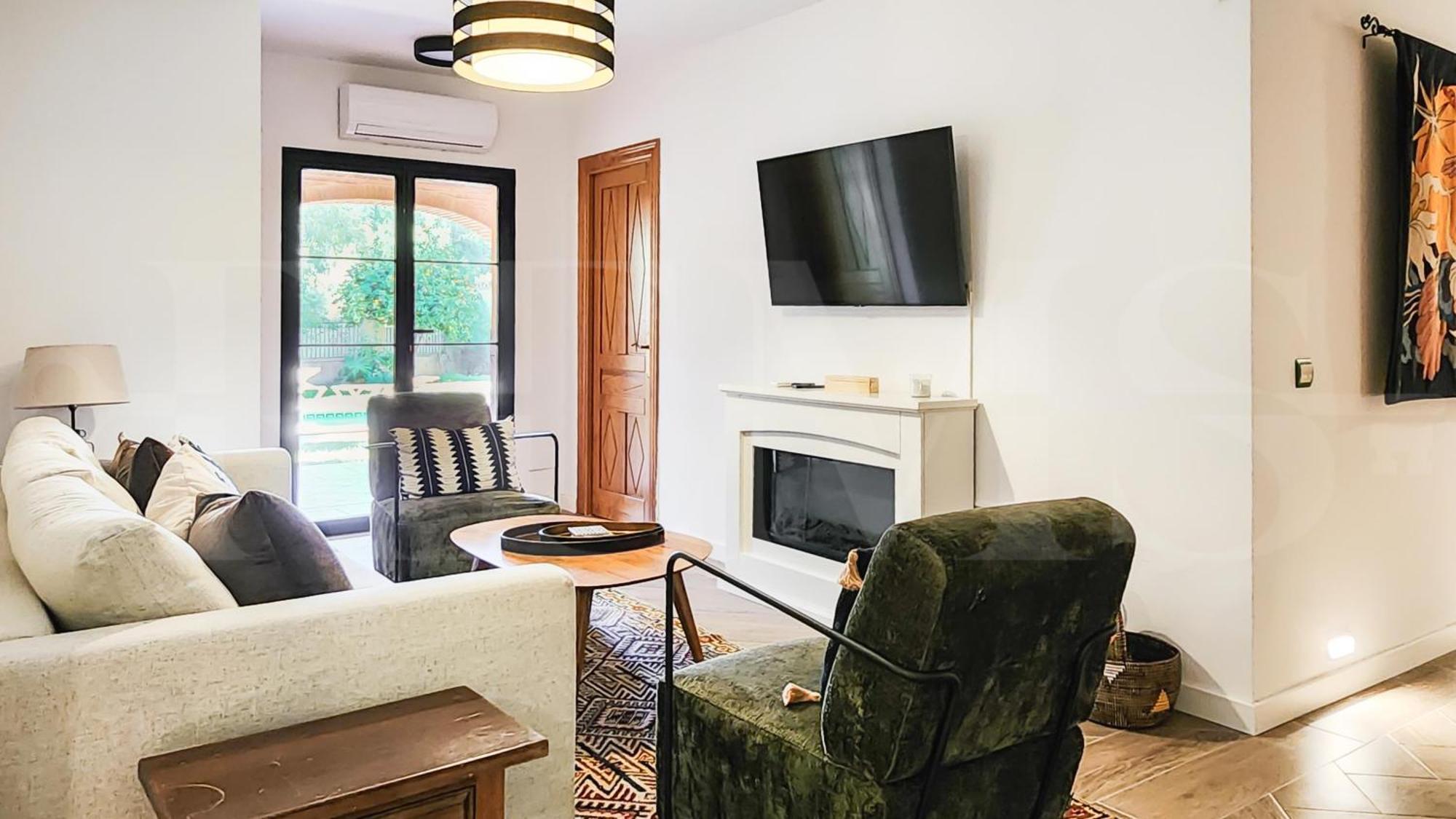 Spacious And Authentic With Pool & Garden By Rems *