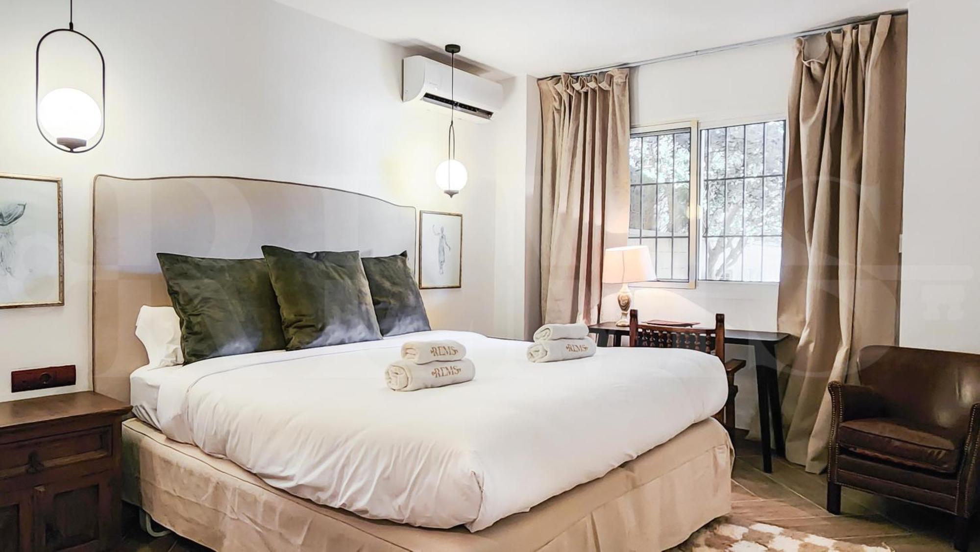 Spacious And Authentic With Pool & Garden By Rems