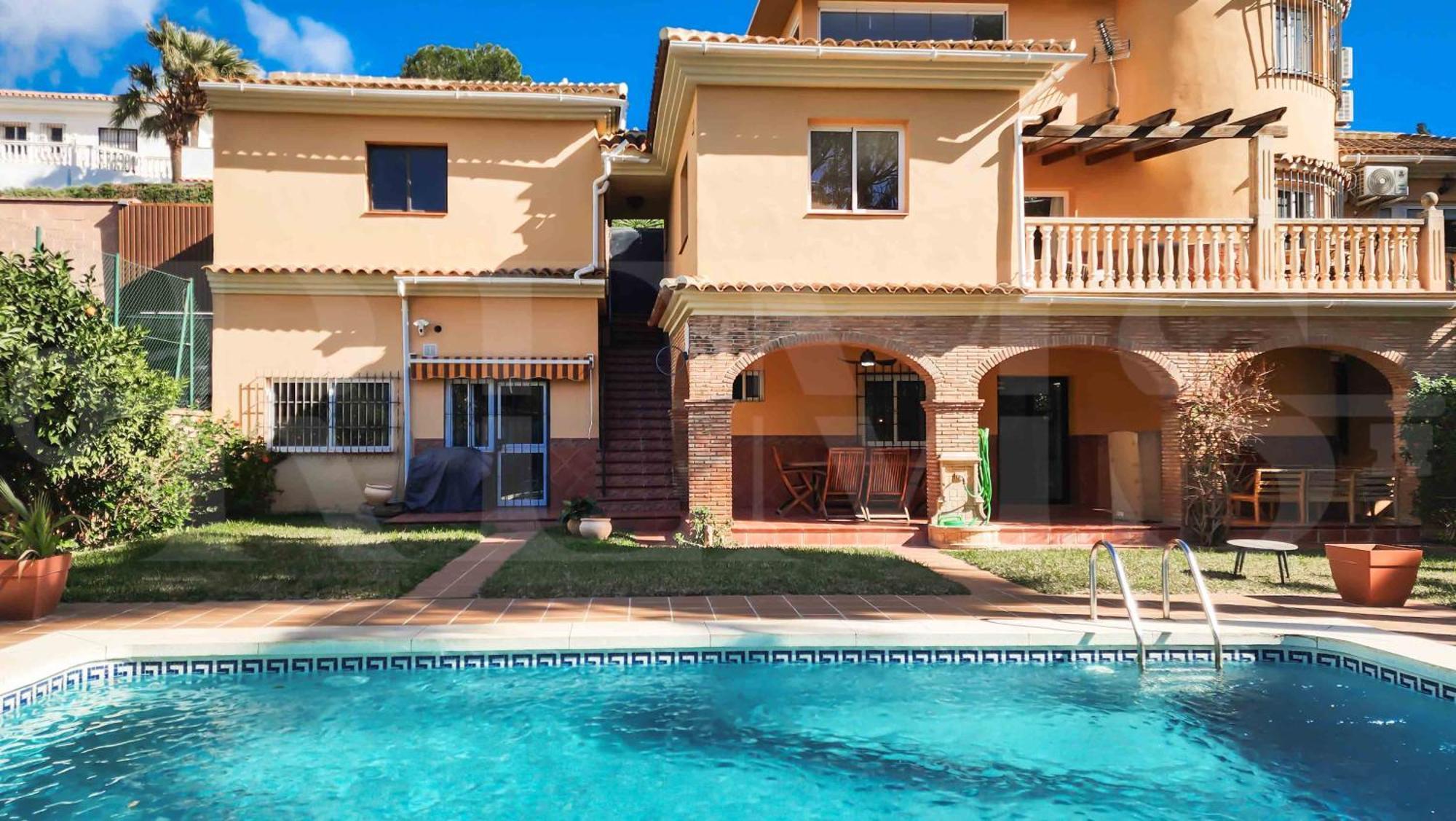 Holiday home Spacious And Authentic With Pool & Garden By Rems *