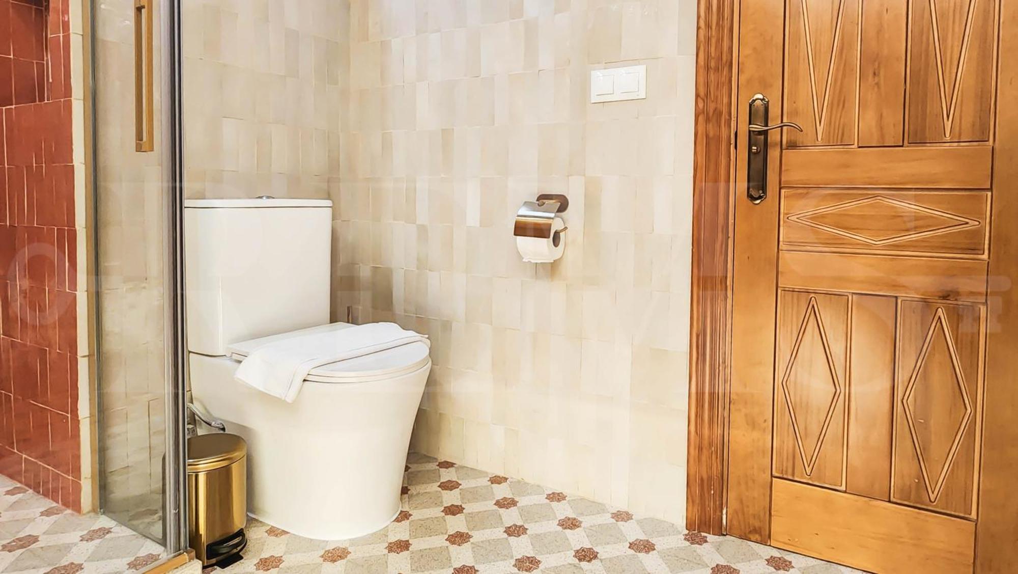 Spacious And Authentic With Pool & Garden By Rems Holiday home