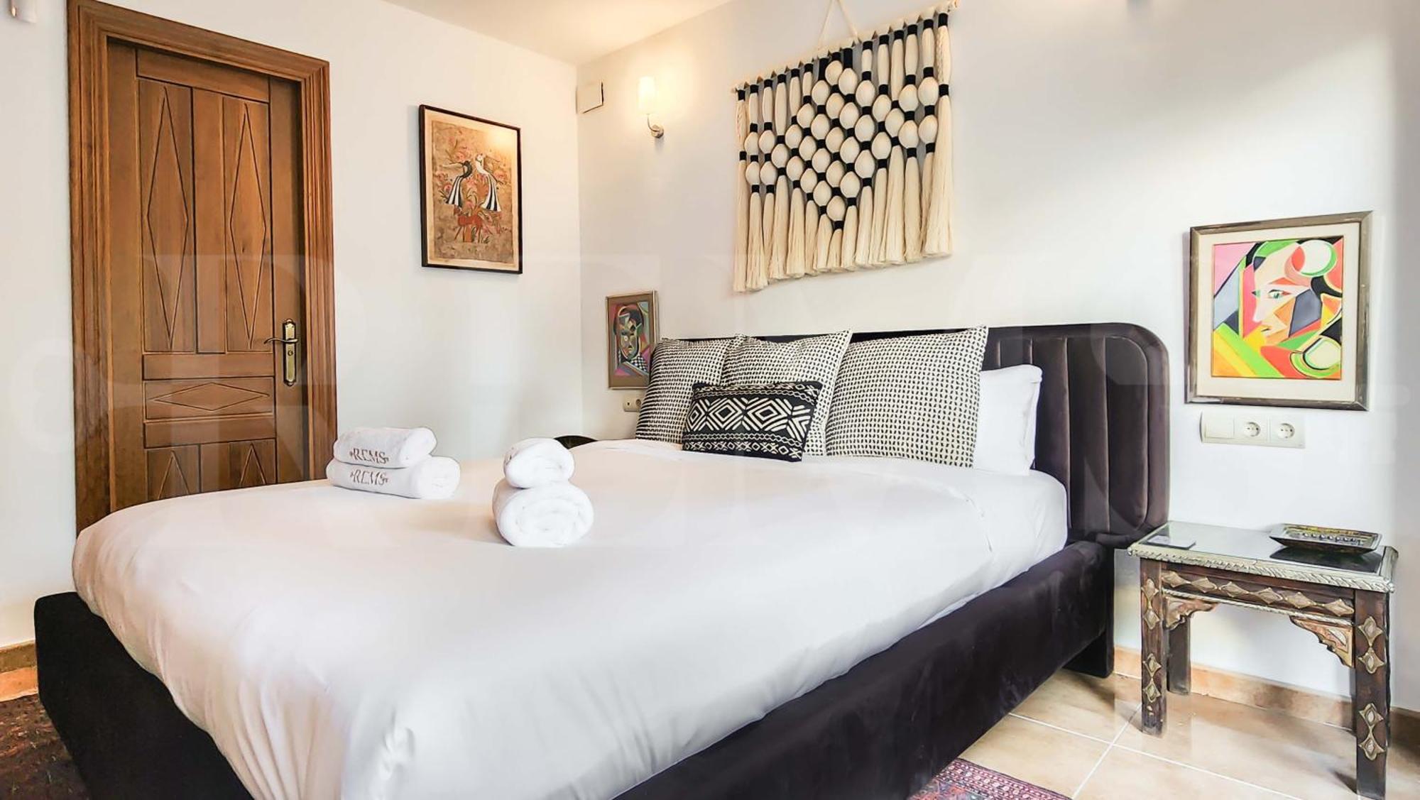 Spacious And Authentic With Pool & Garden By Rems Holiday home *