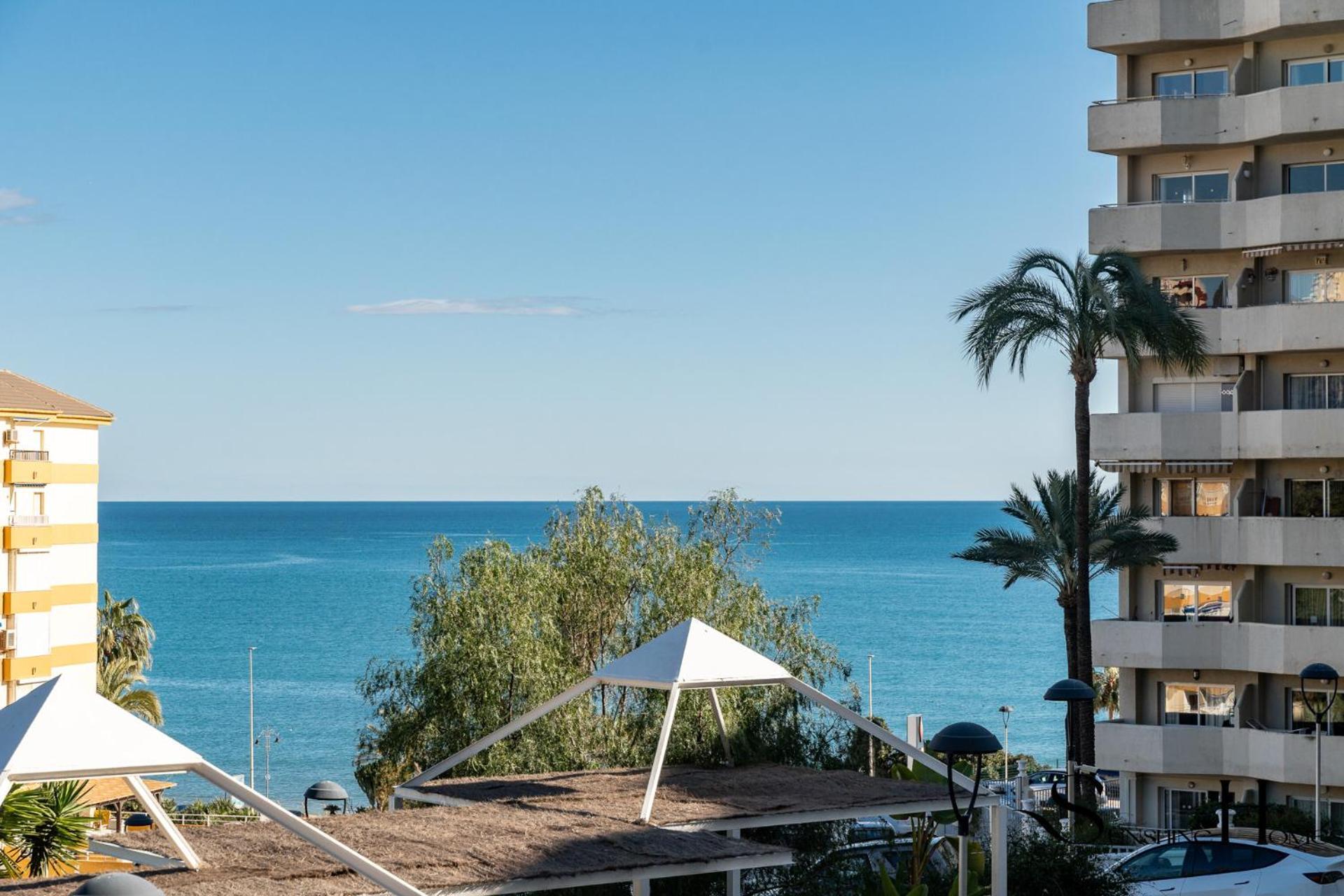 Seaview Beachfront With Aqua Park & Balcony *