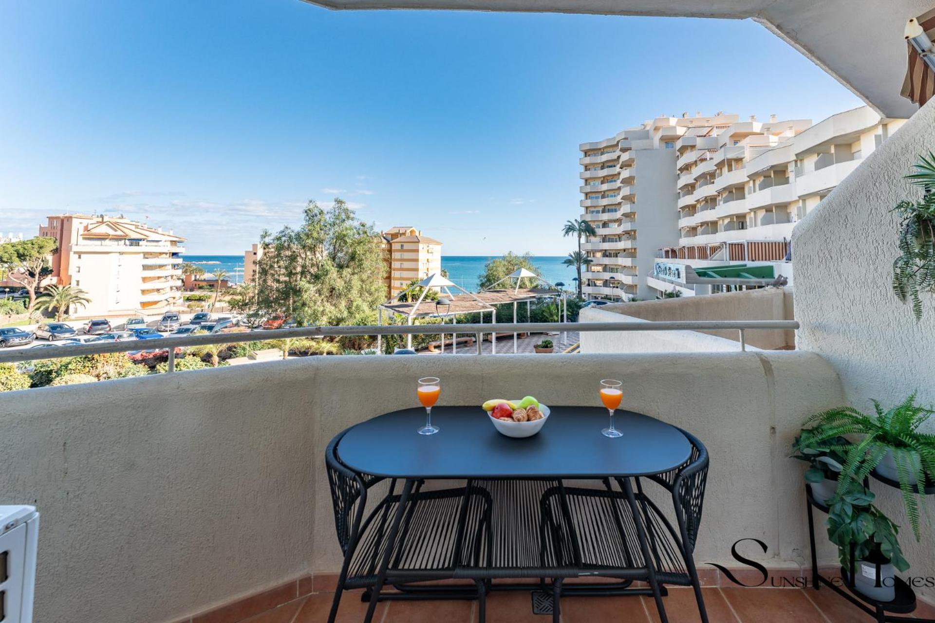 Seaview Beachfront With Aqua Park & Balcony