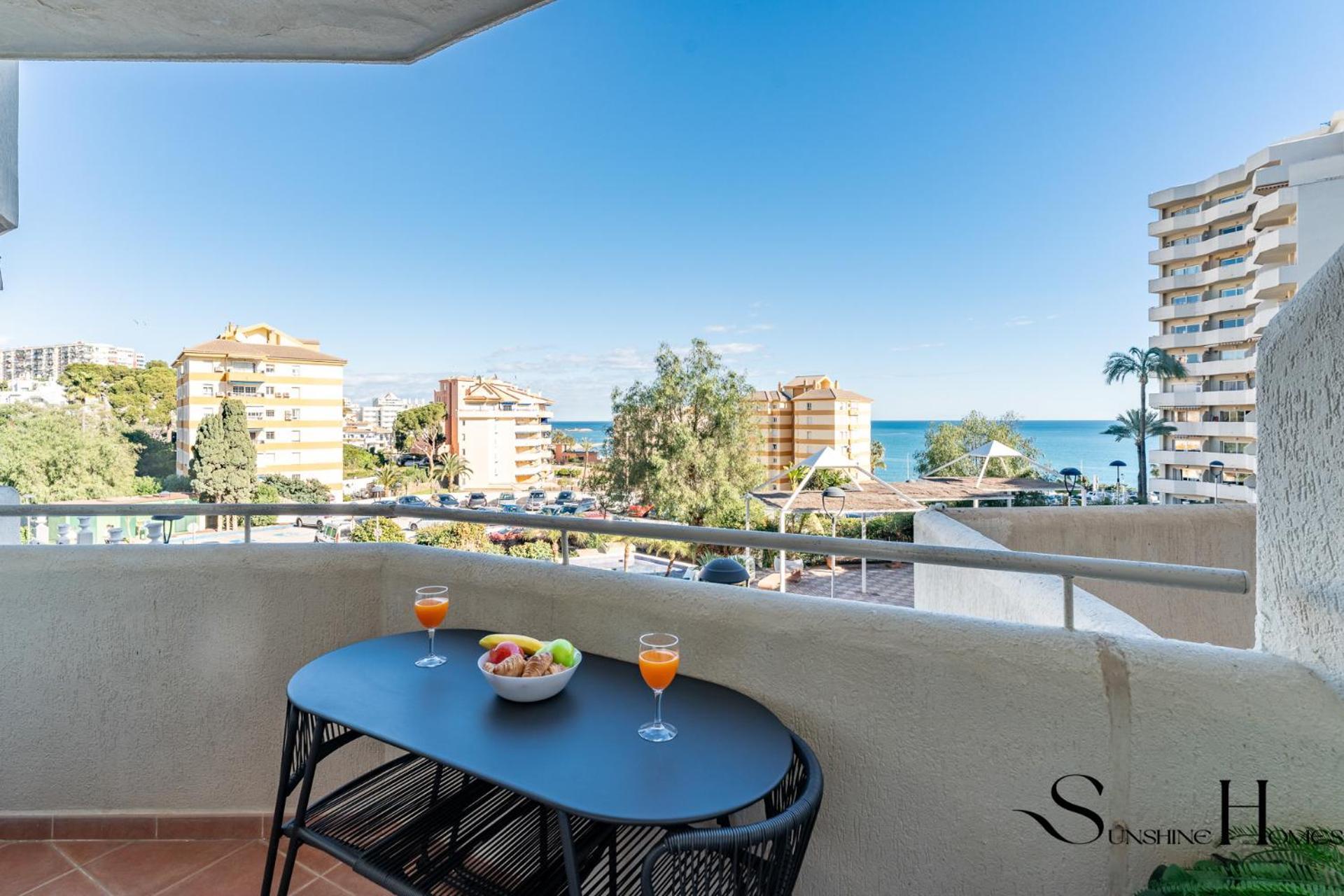 Apartment Seaview Beachfront With Aqua Park & Balcony Benalmadena