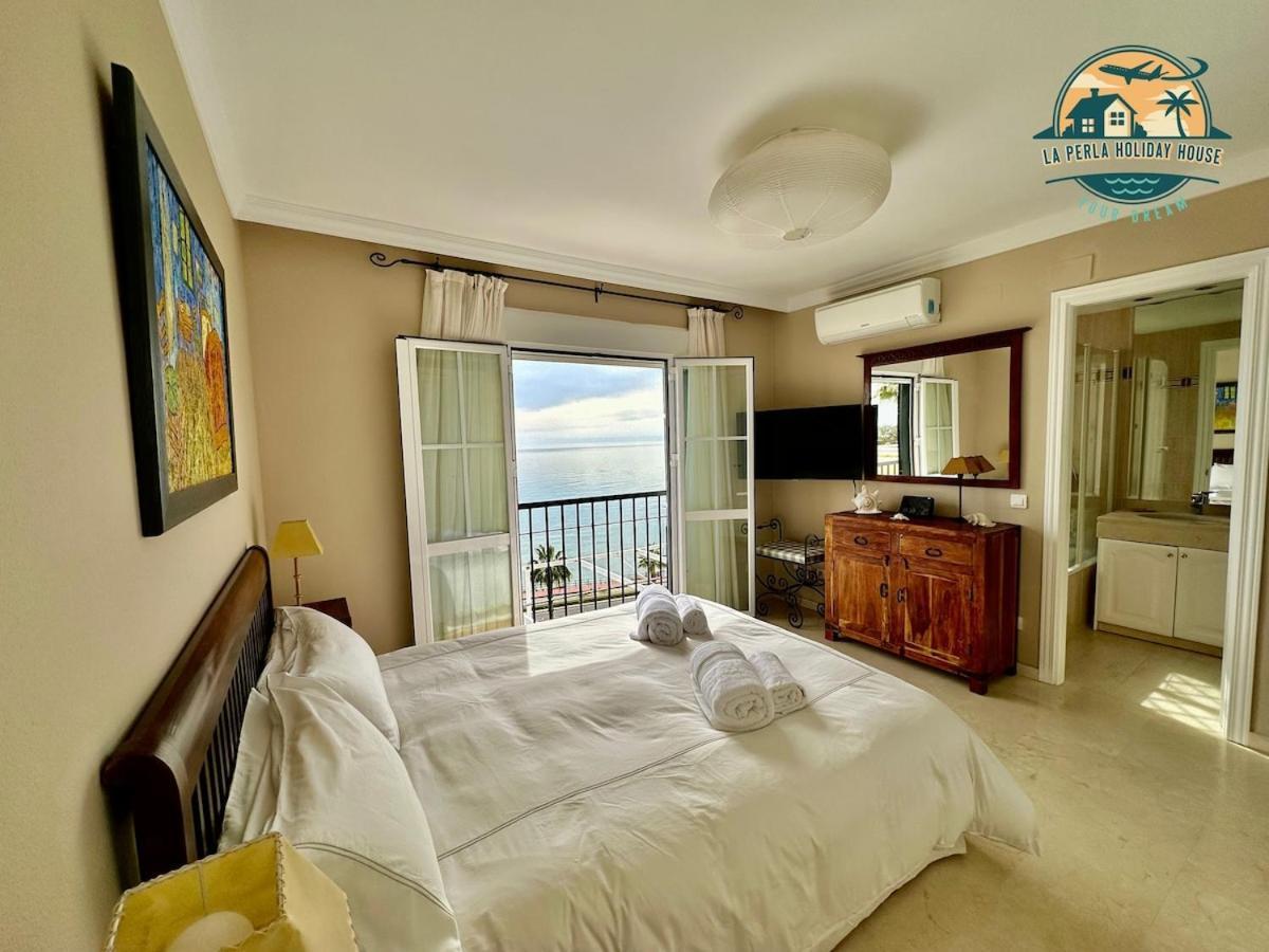 Holiday home Seafront Townhouse With Stunning Mediterranean Views, Pool And Garaje