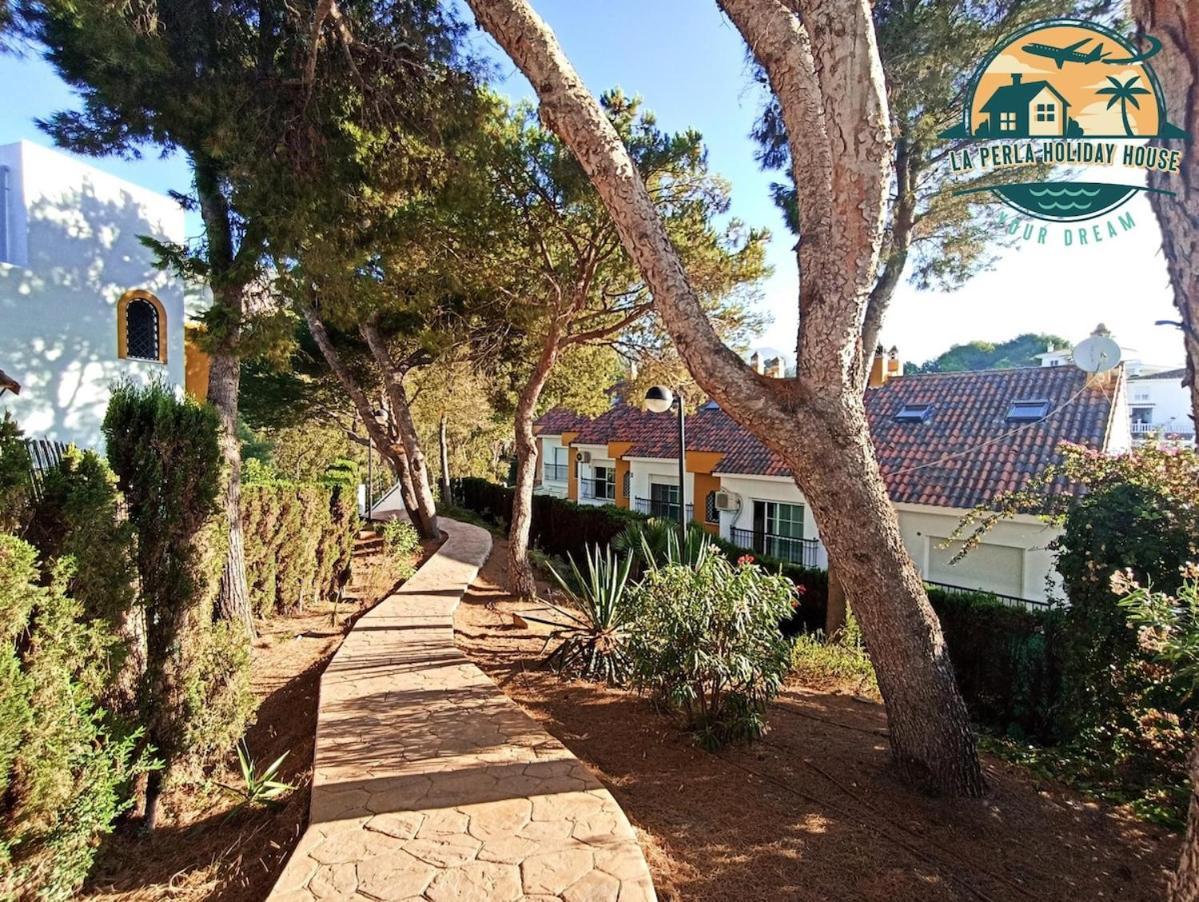 Seafront Townhouse With Stunning Mediterranean Views, Pool And Garaje Benalmadena