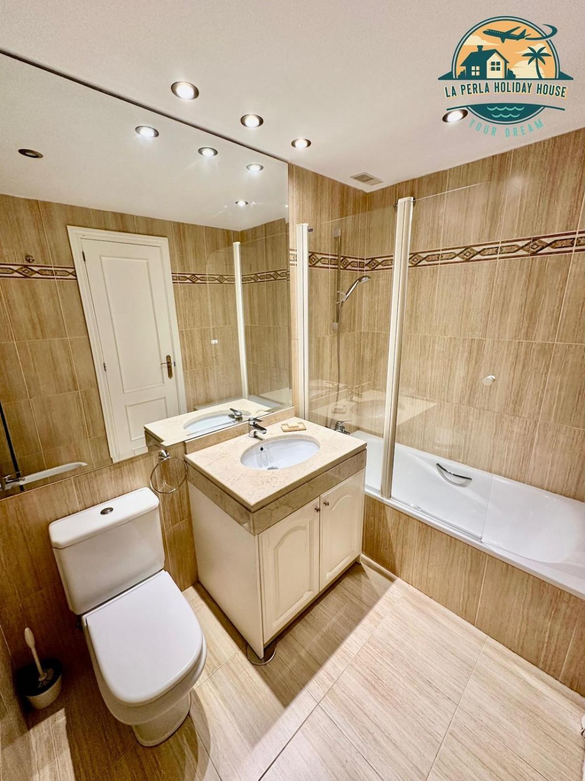 Holiday home Seafront Townhouse With Stunning Mediterranean Views, Pool And Garaje