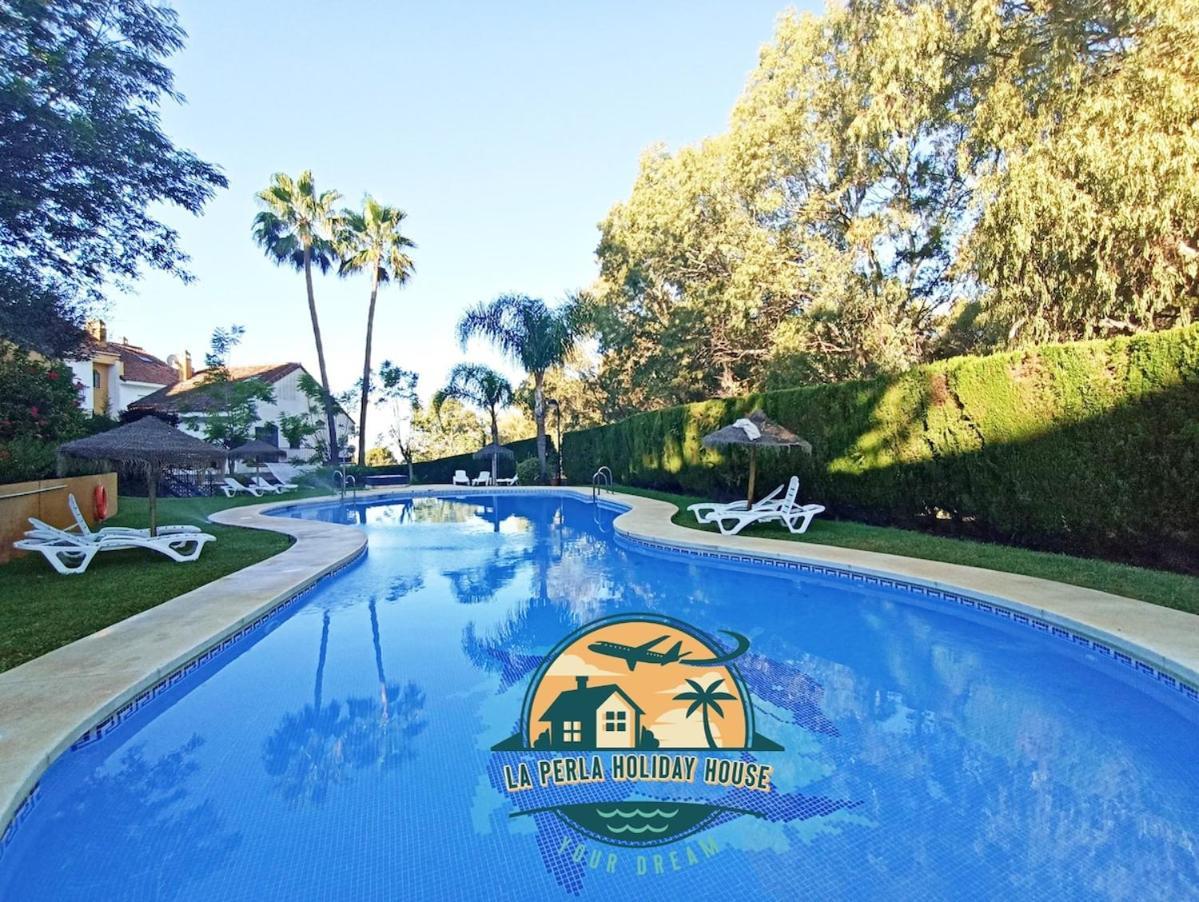 Seafront Townhouse With Stunning Mediterranean Views, Pool And Garaje Holiday home Benalmadena