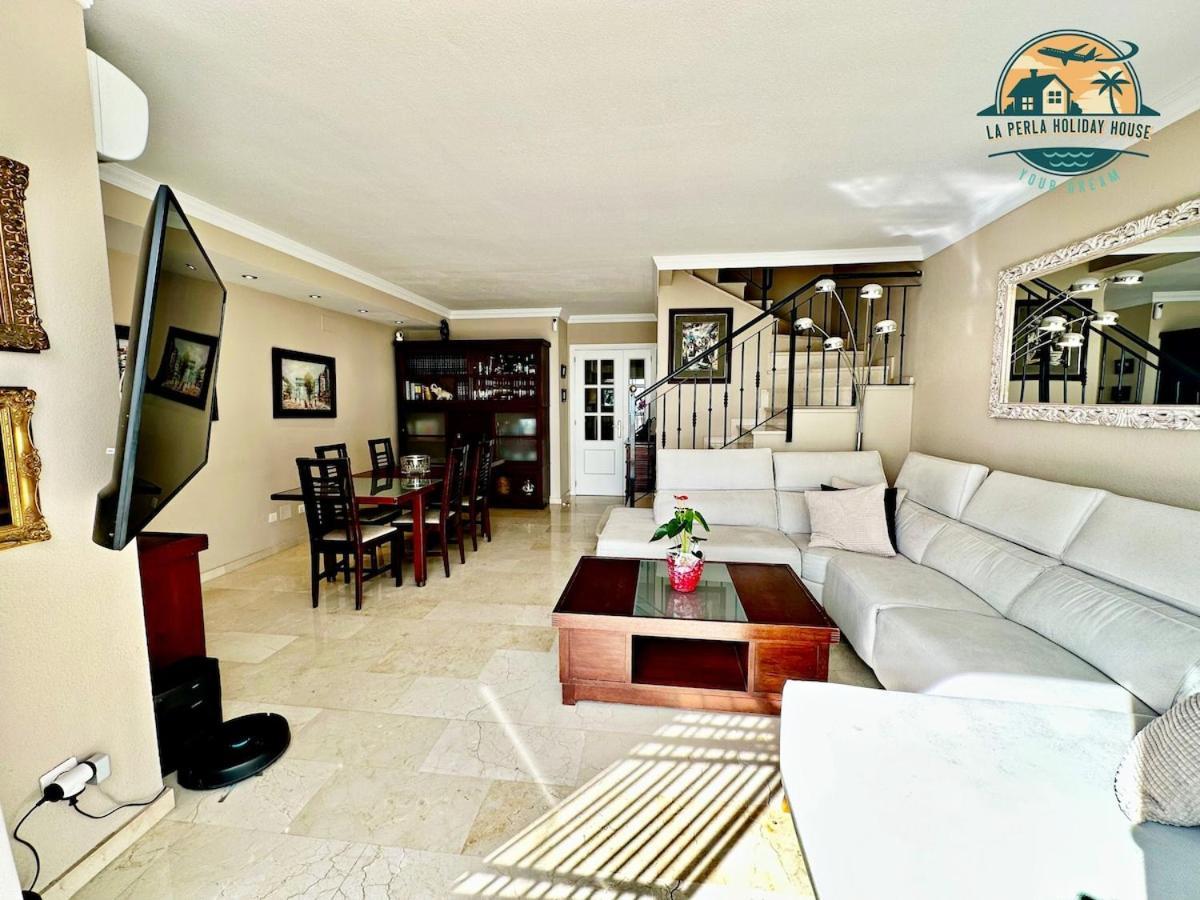 Holiday home Seafront Townhouse With Stunning Mediterranean Views, Pool And Garaje