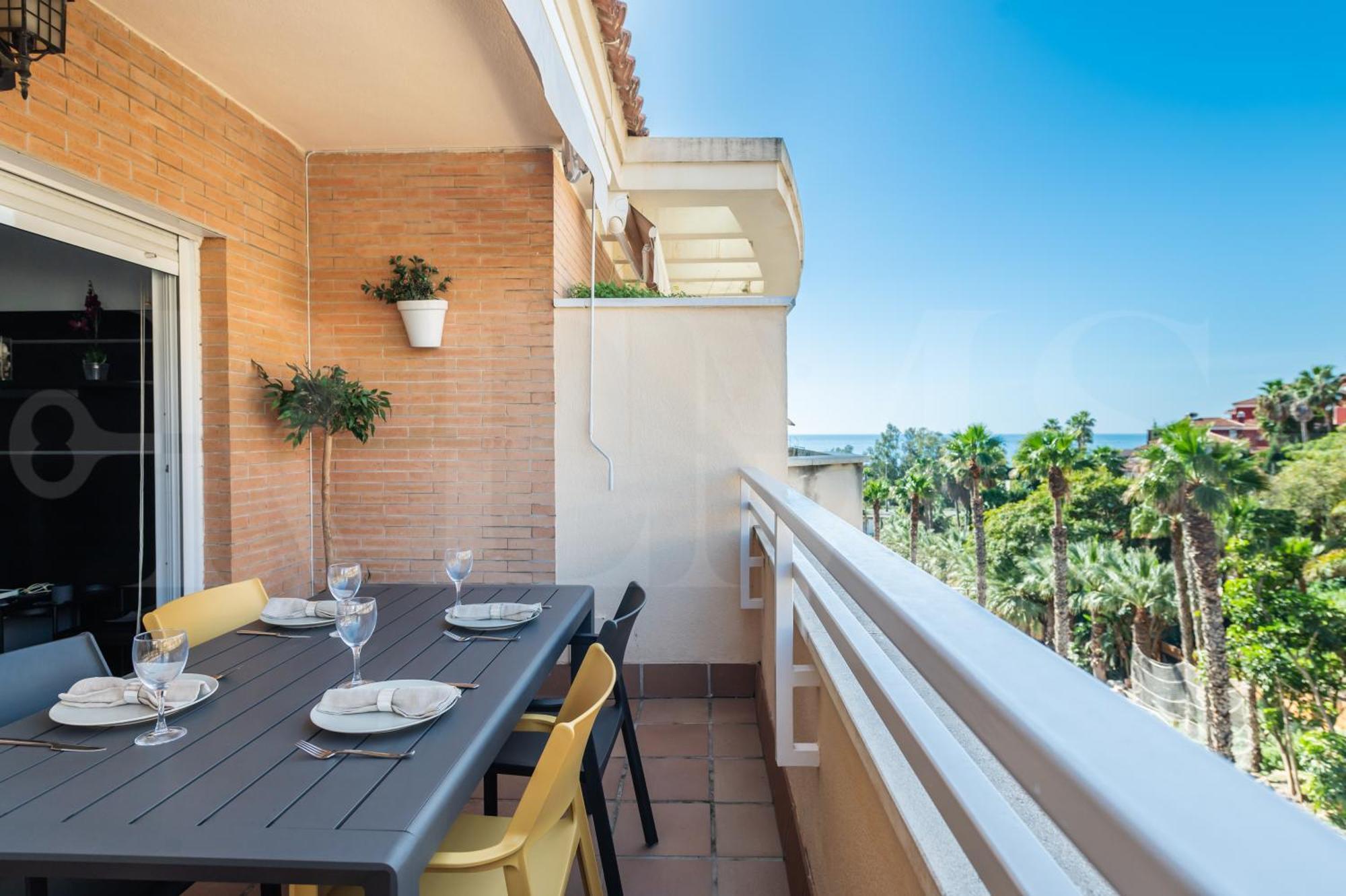Seaside With Large Terrace, Pool & Parking Rems *