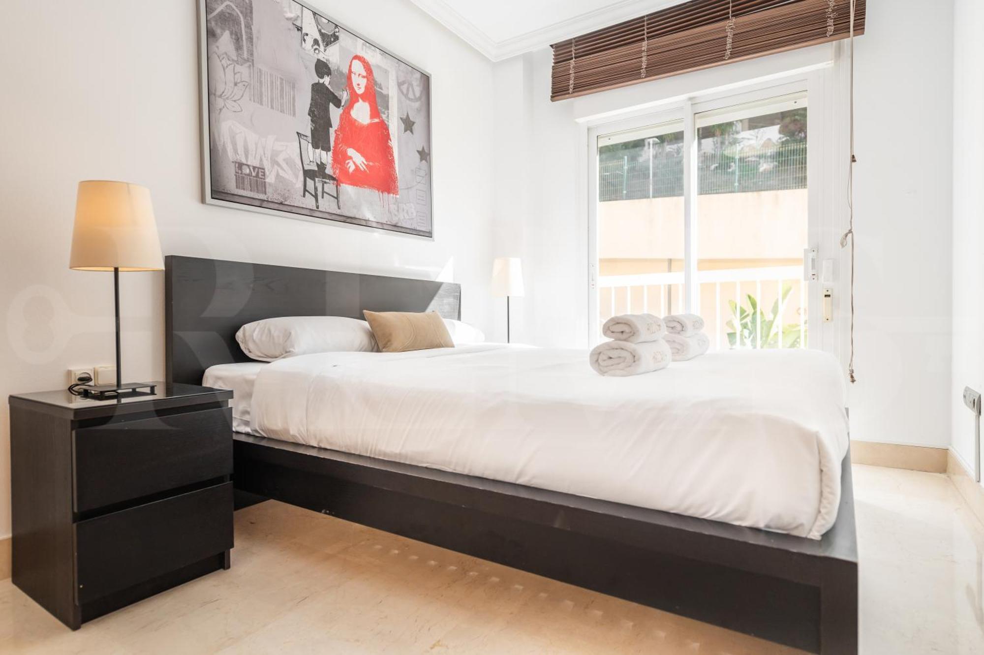 Seaside With Large Terrace, Pool & Parking Rems Apartment