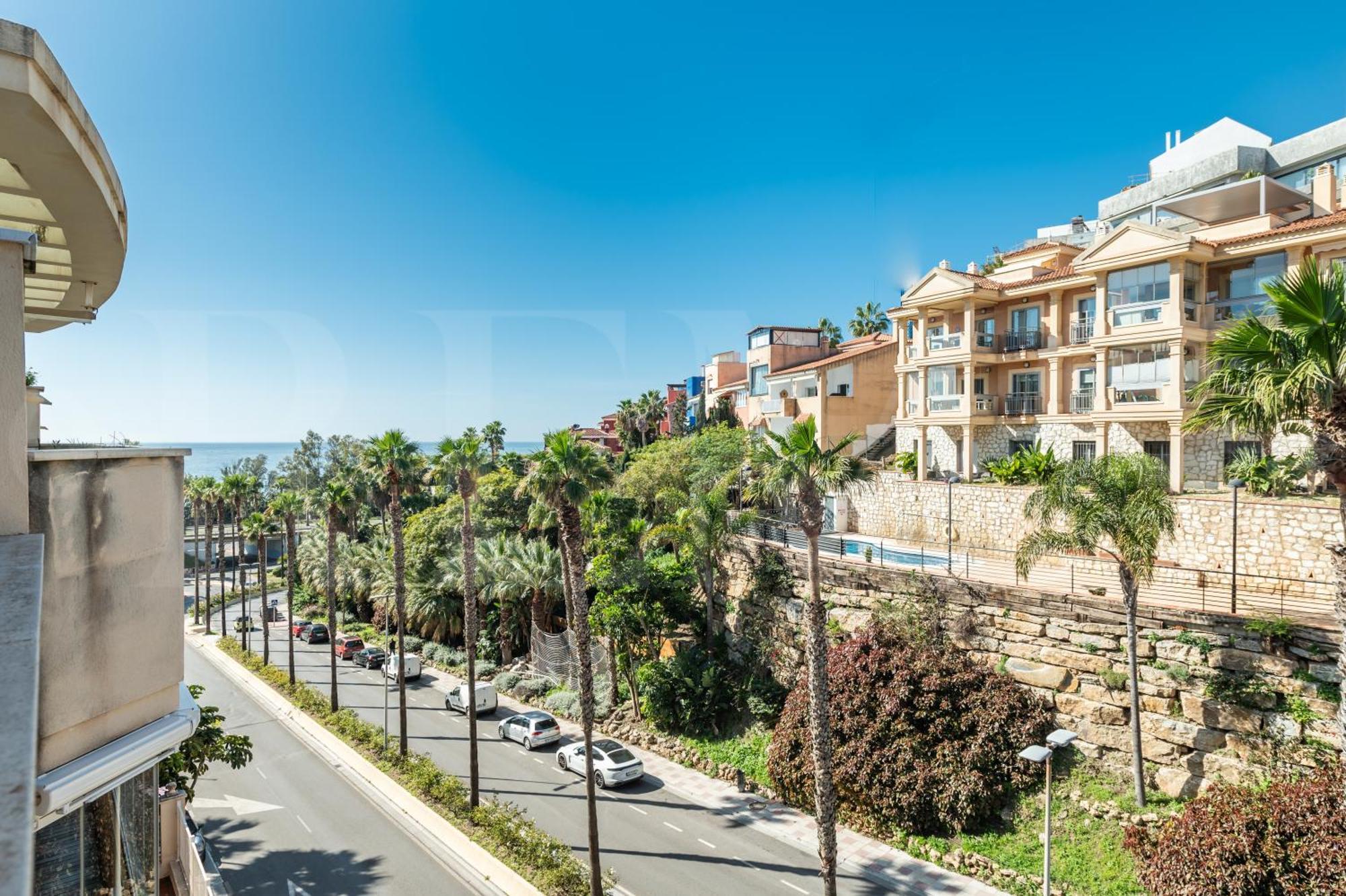 Apartment Seaside With Large Terrace, Pool & Parking Rems Benalmadena