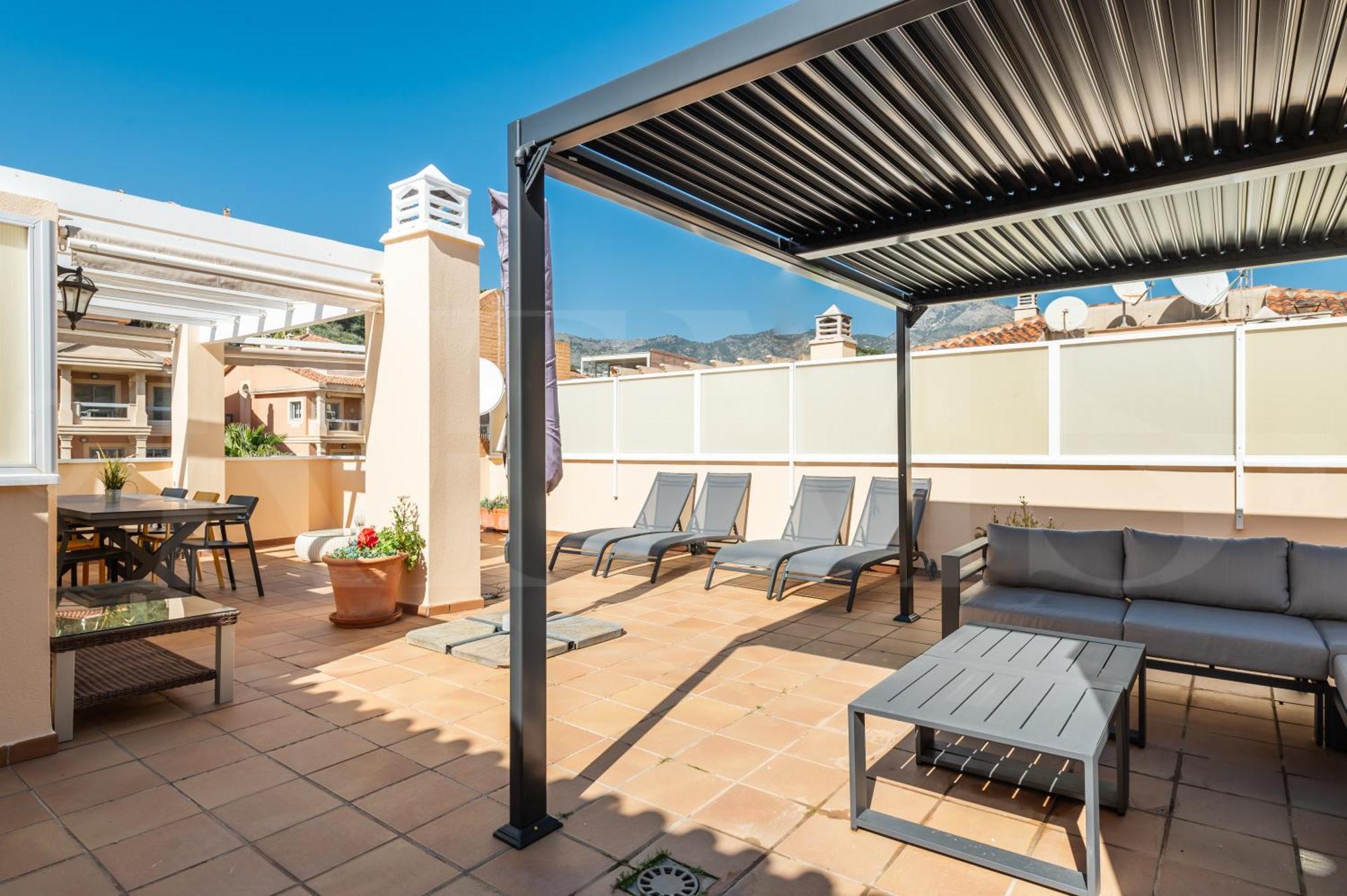 Apartment Seaside With Large Terrace, Pool & Parking Rems *