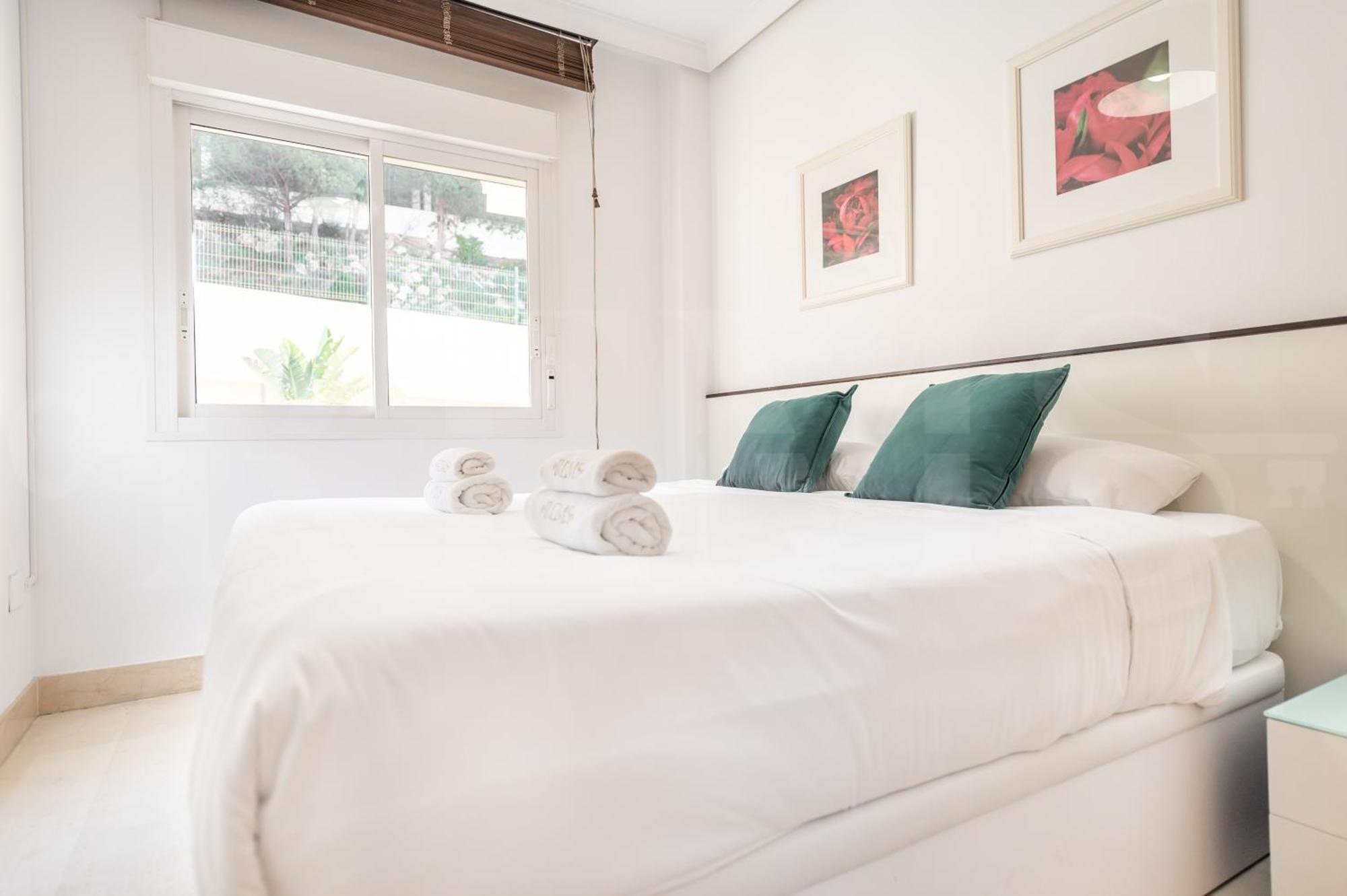 Seaside With Large Terrace, Pool & Parking Rems *