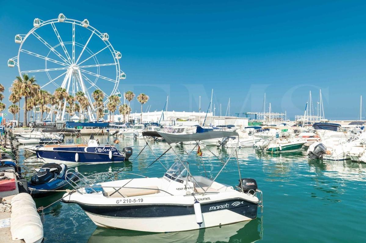 Seaside With Large Terrace, Pool & Parking Rems Benalmadena